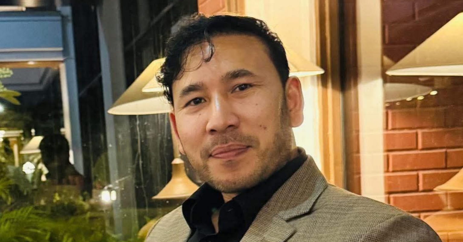 आदर्शकुमार श्रेष्ठ