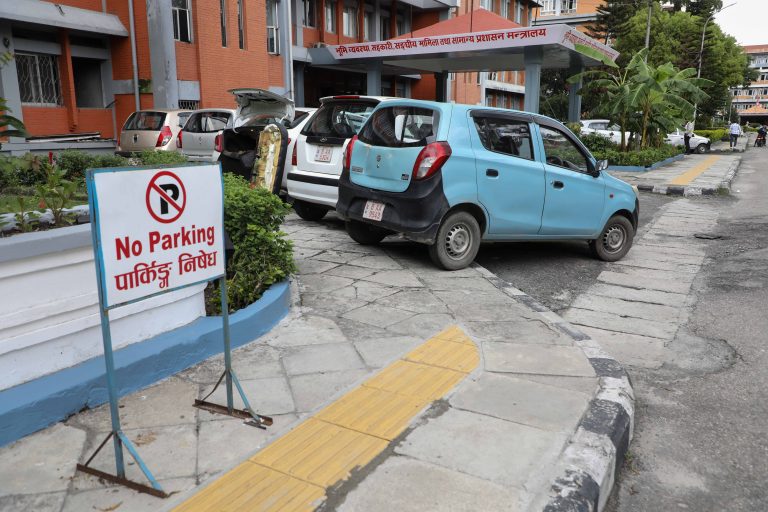सिंहदरबारभित्र पार्किङप्रति